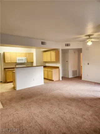 Photo #6: 2636017 Listing 