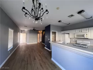 Photo #2: 2636034 Listing