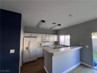 Photo #3: 2636034 Listing