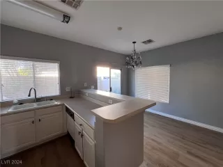 Photo #4: 2636034 Listing