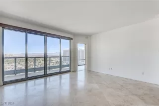 Photo #4: 2636098 Listing