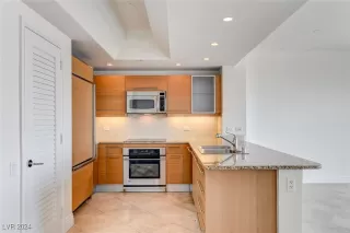 Photo #5: 2636098 Listing