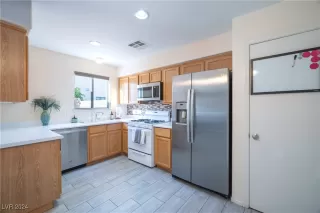 Photo #3: 2636448 Listing