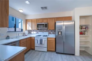 Photo #5: 2636448 Listing