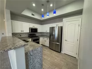 Photo #5: 2636500 Listing 