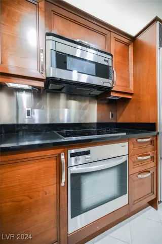 Photo #6: 2636540 Listing