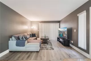 Photo #3: 2636552 Listing 