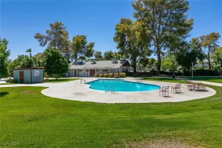 Photo #3: 2636568 Listing