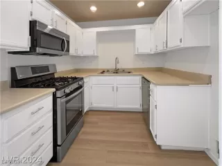 Photo #6: 2636579 Listing 