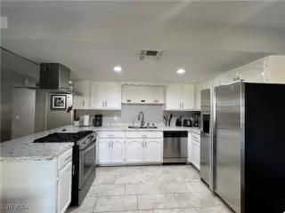 Photo #5: 2636588 Listing 