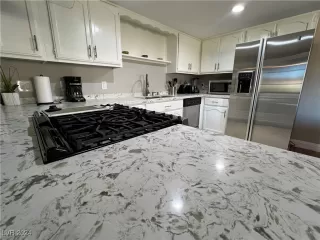 Photo #6: 2636588 Listing 