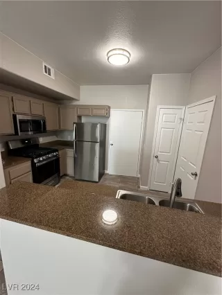 Photo #2: 2636616 Listing 