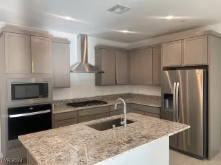 Photo #1: 2636667 Listing 