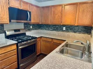 Photo #5: 2636716 Listing 
