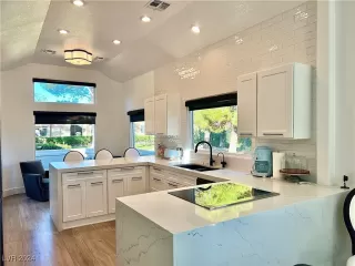 Photo #4: 2636751 Listing