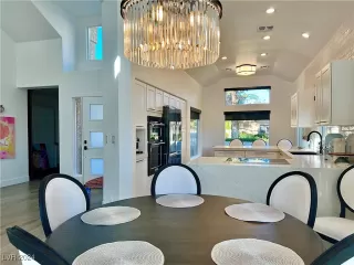 Photo #5: 2636751 Listing