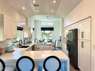 Photo #6: 2636751 Listing