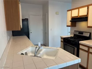 Photo #5: 2636781 Listing 