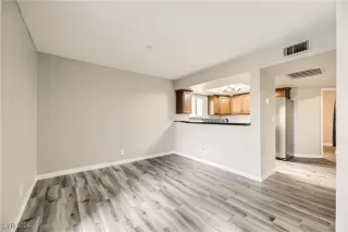 Photo #5: 2636929 Listing