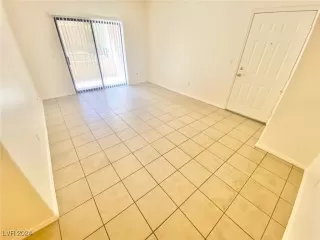 Photo #3: 2636937 Listing 