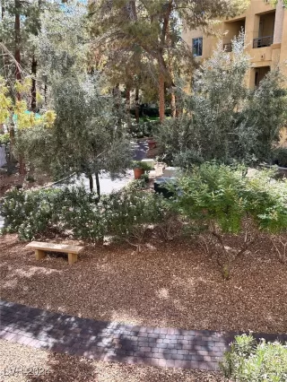 Photo #4: 2637003 Listing