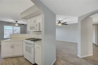 Photo #5: 2637017 Listing