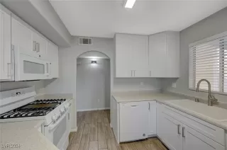 Photo #6: 2637017 Listing