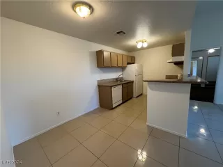 Photo #5: 2638057 Listing 