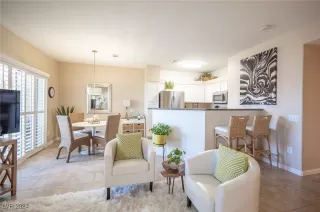 Photo #5: 2638106 Listing