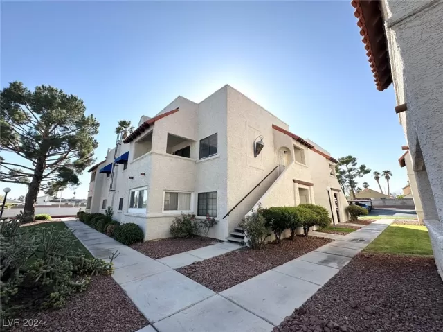 MLS: 2638284 Condo For Sale