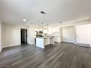Photo #1: 2638284 Listing 