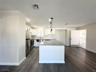 Photo #2: 2638284 Listing 
