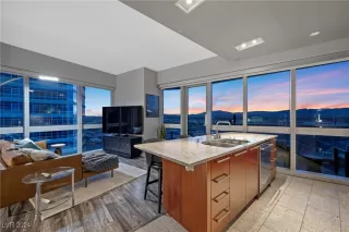 Photo #3: 2638393 Listing 