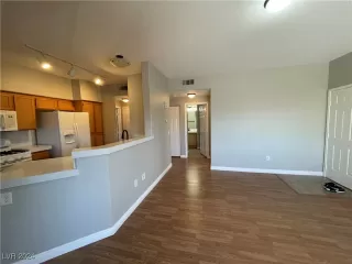 Photo #3: 2638584 Listing 