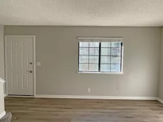 Photo #3: 2638592 Listing