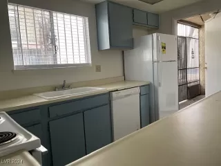 Photo #4: 2638806 Listing