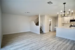 Photo #5: 2638861 Listing