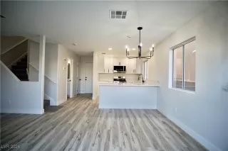 Photo #6: 2638861 Listing