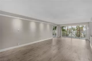 Photo #5: 2638898 Listing 