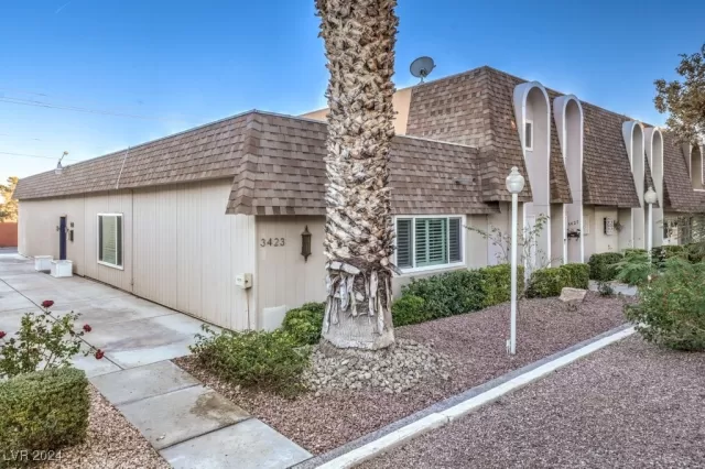 MLS: 2638908 Condo For Sale