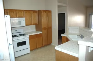 Photo #6: 2638922 Listing