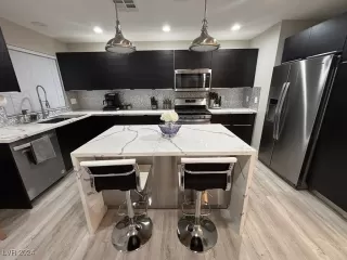 Photo #2: 2638933 Listing 