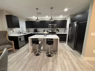 Photo #3: 2638933 Listing 