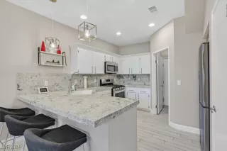 Photo #6: 2638948 Listing