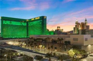 Photo #2: 2638983 Listing