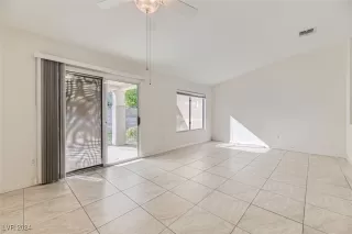 Photo #5: 2638989 Listing