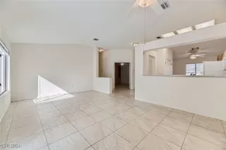 Photo #6: 2638989 Listing