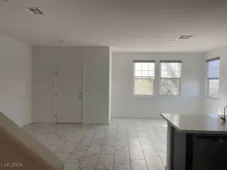 Photo #5: 2639062 Listing