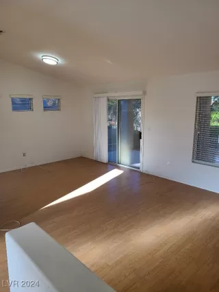 Photo #2: 2639079 Listing 