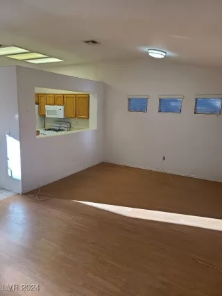 Photo #3: 2639079 Listing 